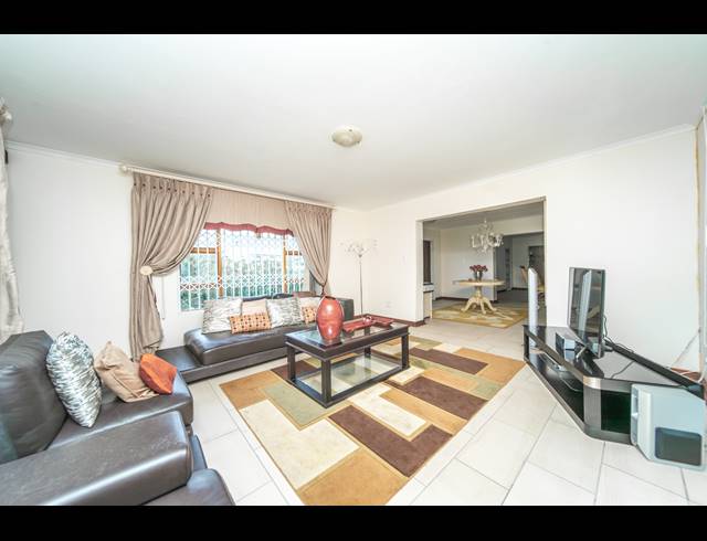 5 BEDROOM FREEHOLD FOR SALE IN COVE ROCK